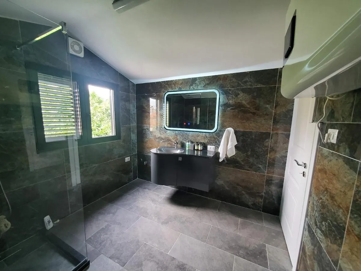 Condesa Bed & Breakfast Tirana 0*,
